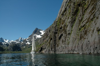 MT Trollfjorden